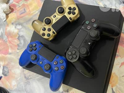 ps4 and 3 controllers with 8 games