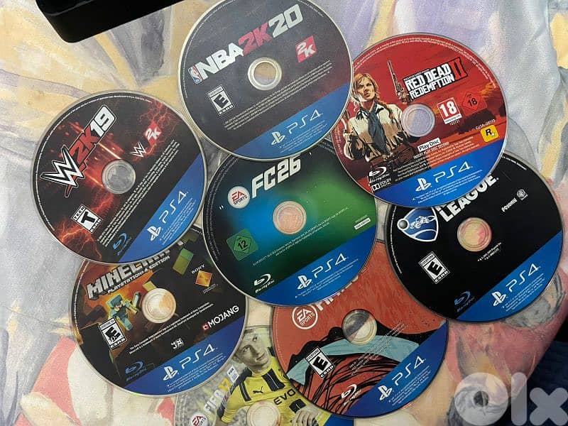 ps4 and 3 controllers with 8 games 1