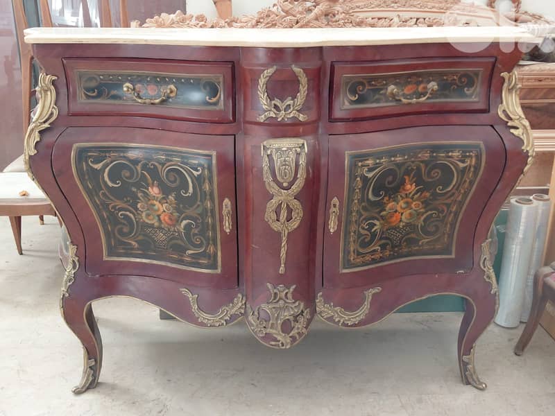 Antique dressoir egyptian 1