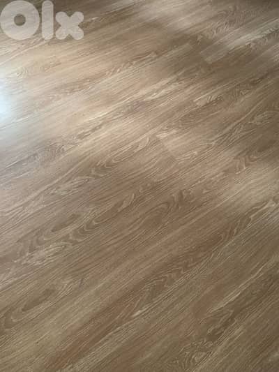 باركيه بحالة ممتازة للبيع بسعر مغر