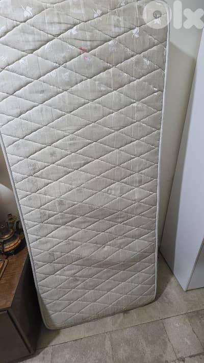 4 x mattresses different sizes