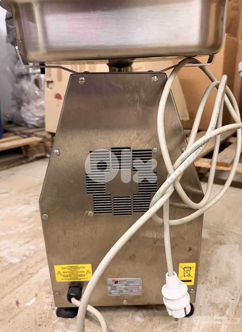 Artex Meat Mincer - like new 4