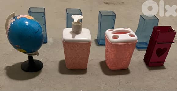 أغراض  بيت  مشكل  ٨ قطع  بيروت  الاشرفية ١٠ دولار  ٠٣٧٢٣٨٩٥