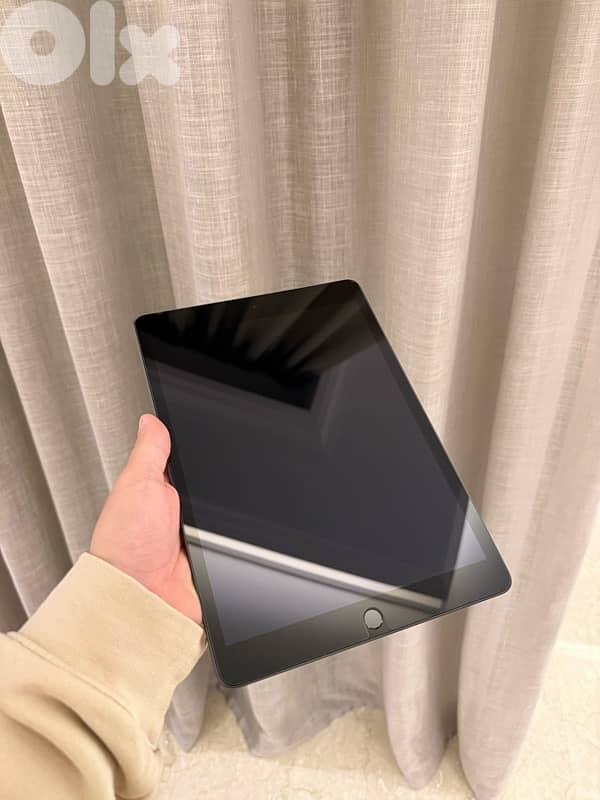 iPad 9th Gen 256GB – Like New !! 1