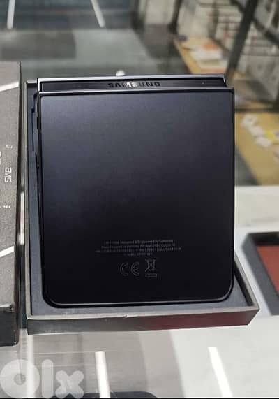 Samsung galaxy z Flip 7 used like new
