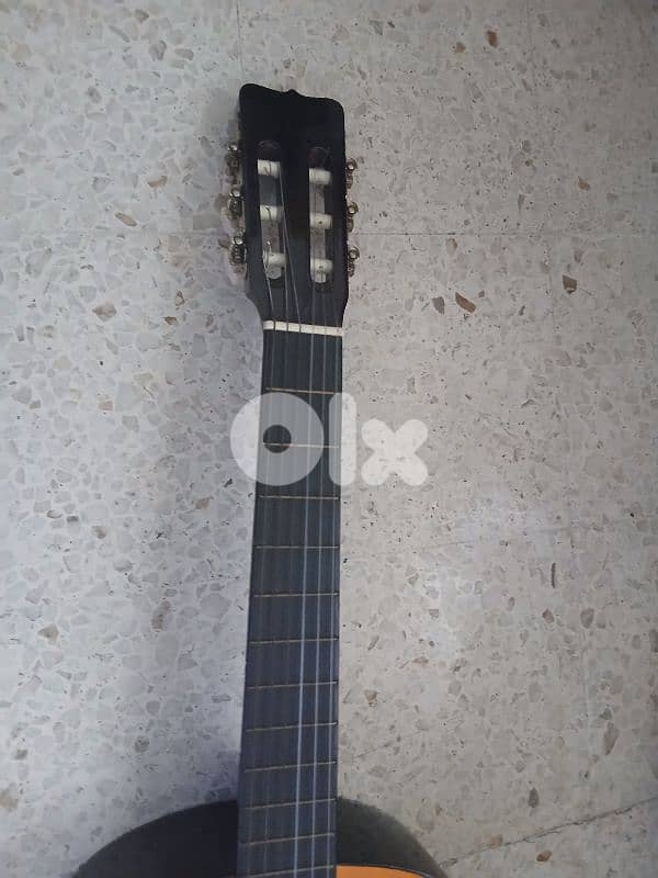 good condition guitar 3