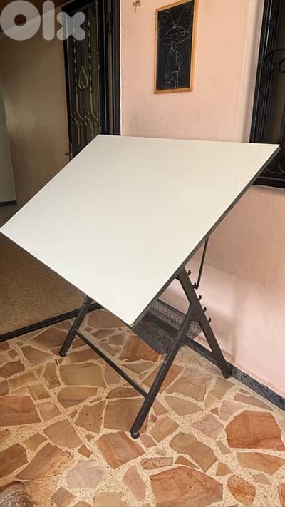 Table for Architecture Students طاولة هندسة