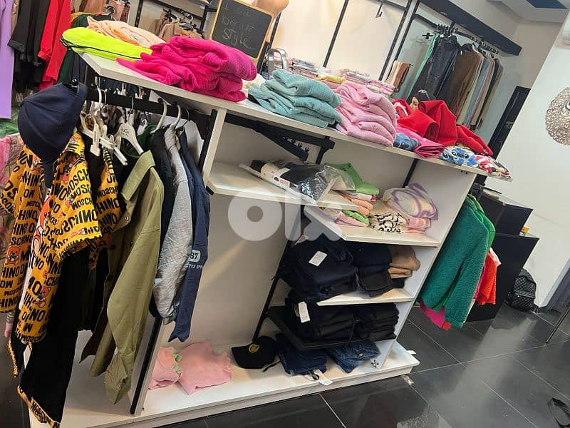 island retail stand 1