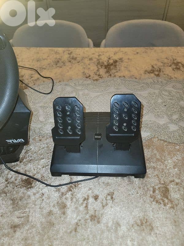 PS4 wheel to play on 1