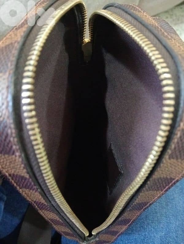 Louis Vuitton sling bag ( Original ) 2