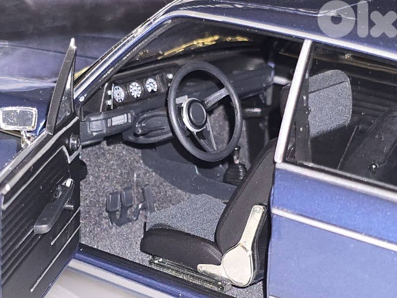 1:18 Minichamps BMW 2000Tii touring 1971 6