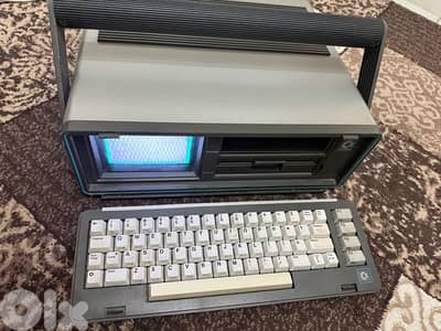 للبيع جهاز كمبيوتر محمول كلاسيكي من ،SX-64 موديل Commodore