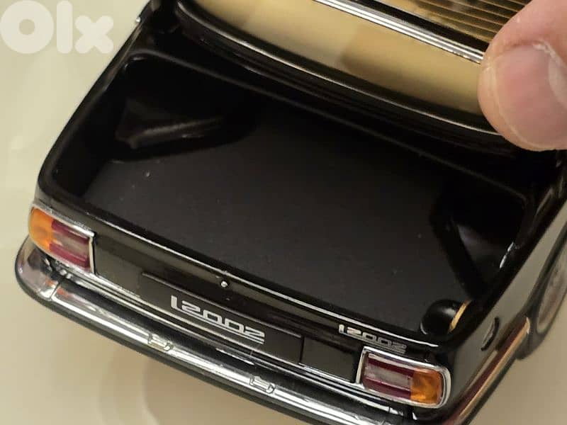1:18 Autoart BMW L2002 Tii 4
