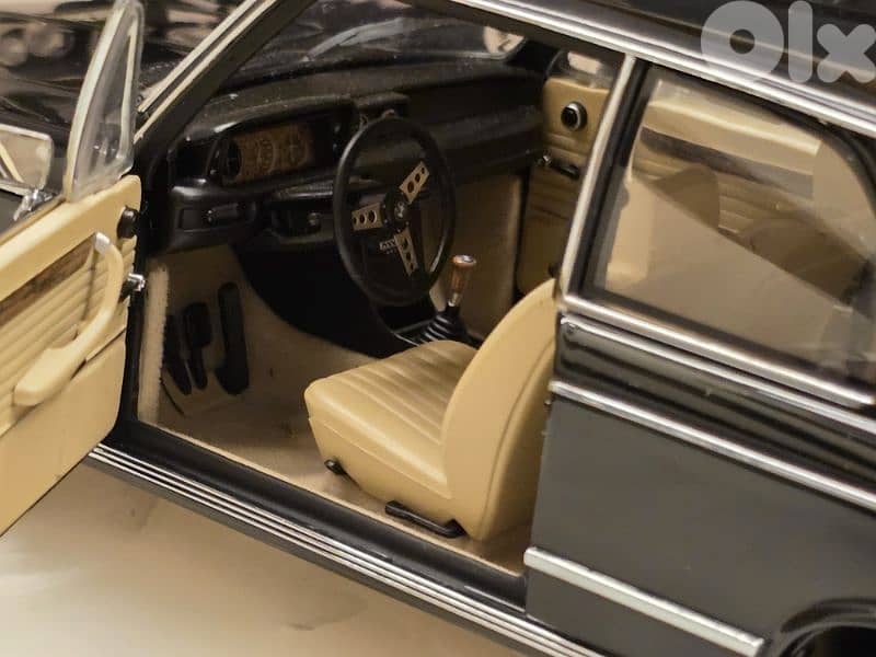 1:18 Autoart BMW L2002 Tii 5