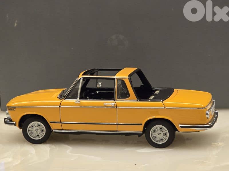 1:18 Dealer Edition BMW 2002 Cabrio 2