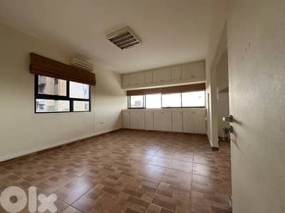 Office For rent | Jbeil Town | مكتب للاجار | جبيل | RGKR443