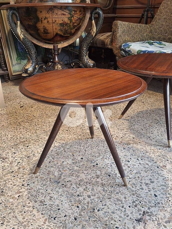 pair of vintage 1950 round tables 4