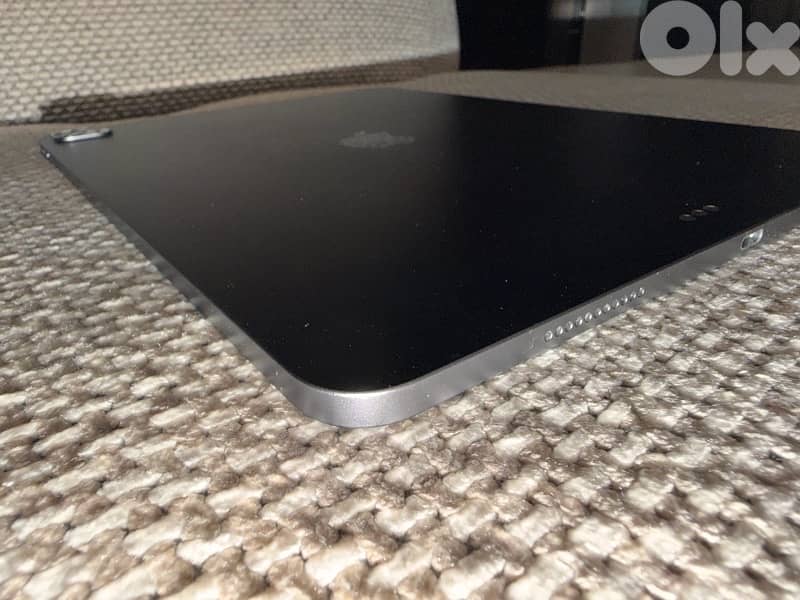 IPad Pro 12.9 inch (5th generation) 1