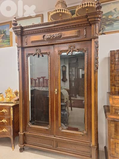 فيترين درفتين فرنسية انتيك خشب سنديان تاج حفر رائع جدا انتيك