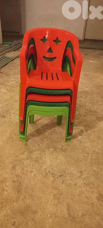 6 small plastic chairs 4