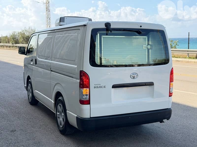 Toyota Hiace 2020 3