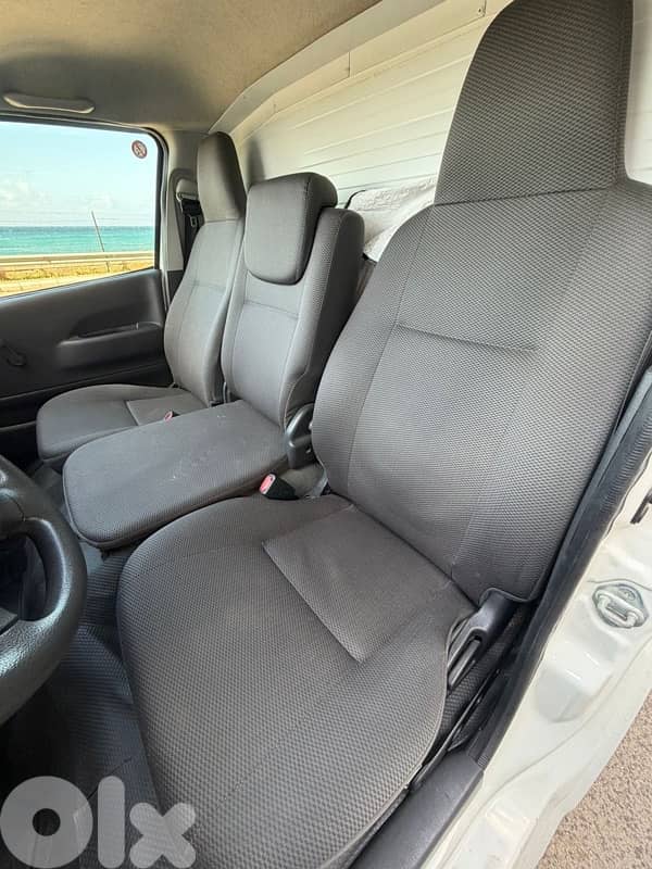 Toyota Hiace 2020 13