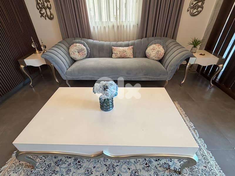 Salon (Living Gallery) 2