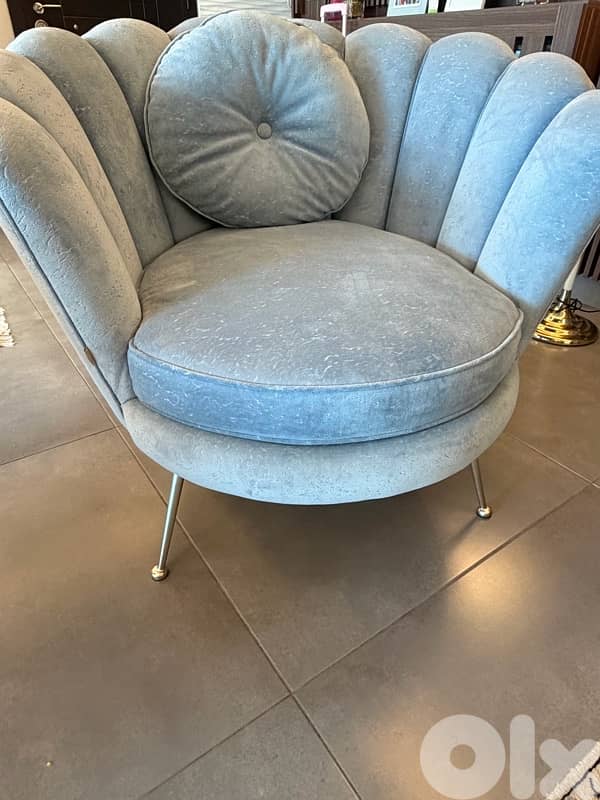 Salon (Living Gallery) 3