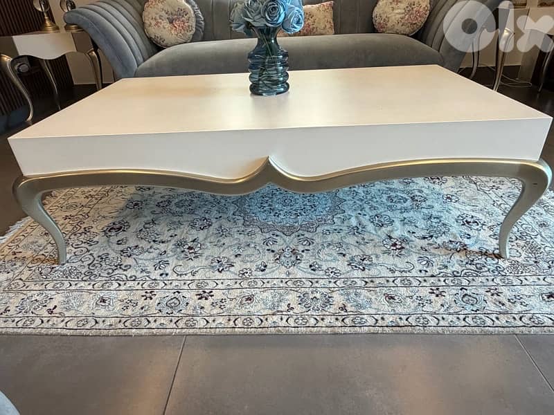 Salon (Living Gallery) 4