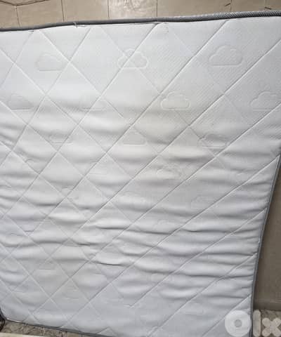 فرشة تخت اسفنج بحالة جيدة