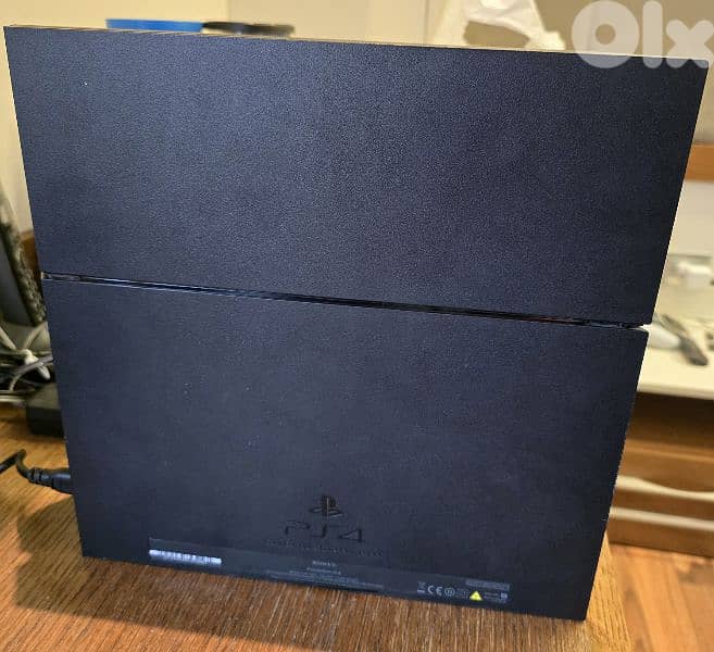 Ps4 Fat 500gb + 4 games + 2 controllers 2