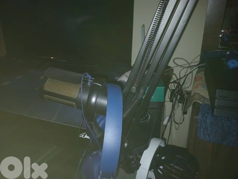 PS4 PRO 1TB BUNDLE 1