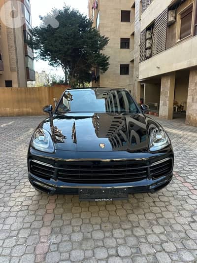 Porsche Cayenne Coupe 2021 black on black (clean carfax-58000 miles)