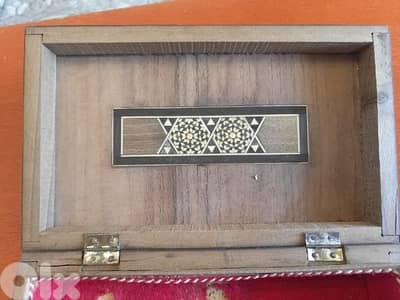 Traditional Levantine Marquetry Jewelry Box - :صندوق مجوهرات خشبي