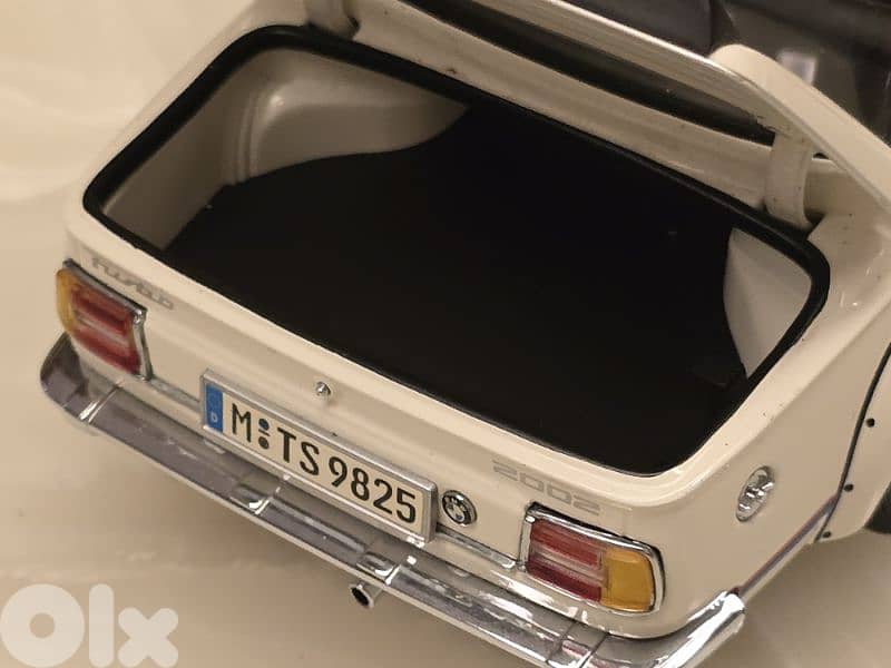 1:18 Kyosho BMW 2002 turbo 4