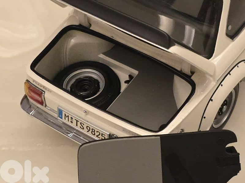 1:18 Kyosho BMW 2002 turbo 5