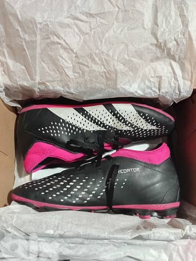 football shoes- football cleats adidas predator size 38