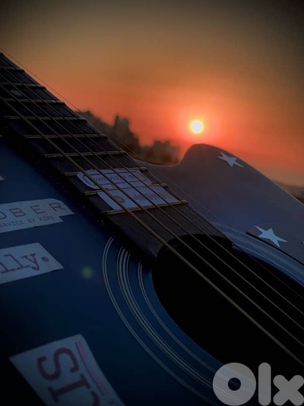 guitar with daddario strings 1