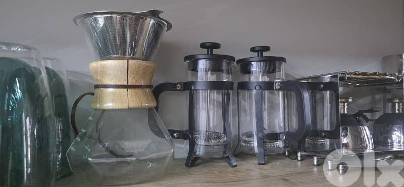 coffee machine and grinder with its equipments 2