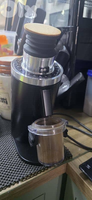 coffee machine and grinder with its equipments 3