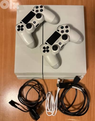 PS4 White color