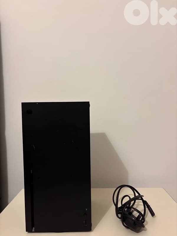 Xbox Series X and accessories 3