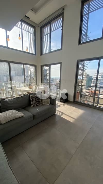 Lofty high ceiling with sea view