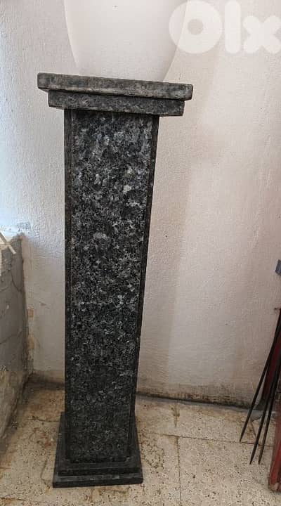 عمود غرانيت