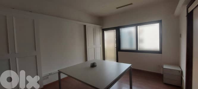 Office for rent in Badaro مكتب للإيجار في بدارو