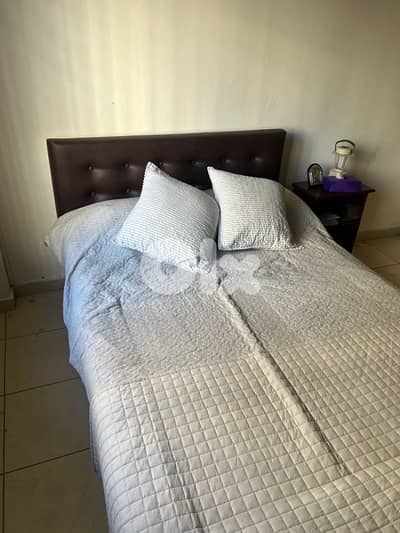 full bedroom: bed + commode + night stand