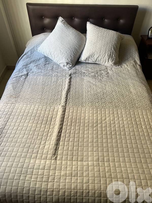 full bedroom: bed + commode + night stand 1