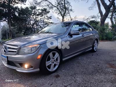 Mercedes-Benz C300- 2010 clean carfax.