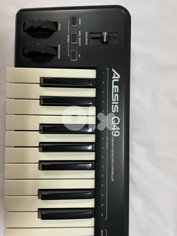 ALESIS Q49 Keyboard midi controller. 2