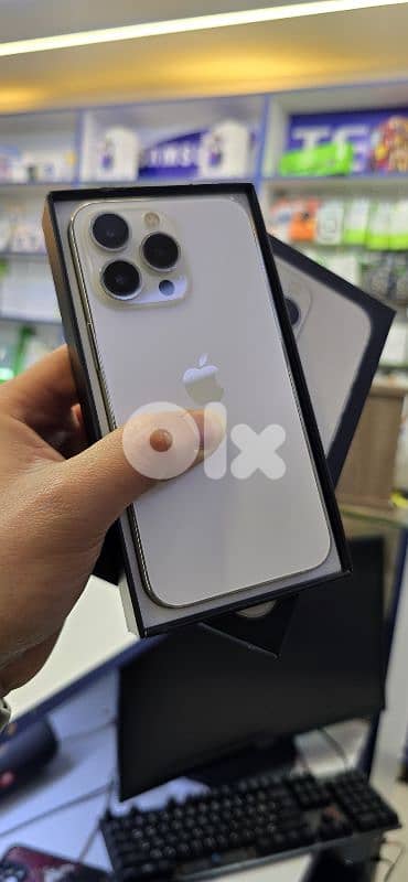 Iphone 13 pro 256 gb water prooof like new